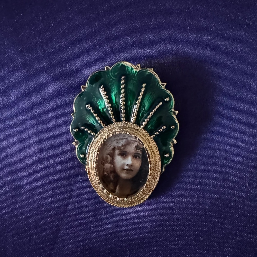 LMC Vintage Photo Brooch